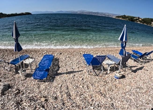 Σκιάθος: Σύλληψη καταστηματάρχη για παράνομη κατάληψη τμήματος της παραλίας