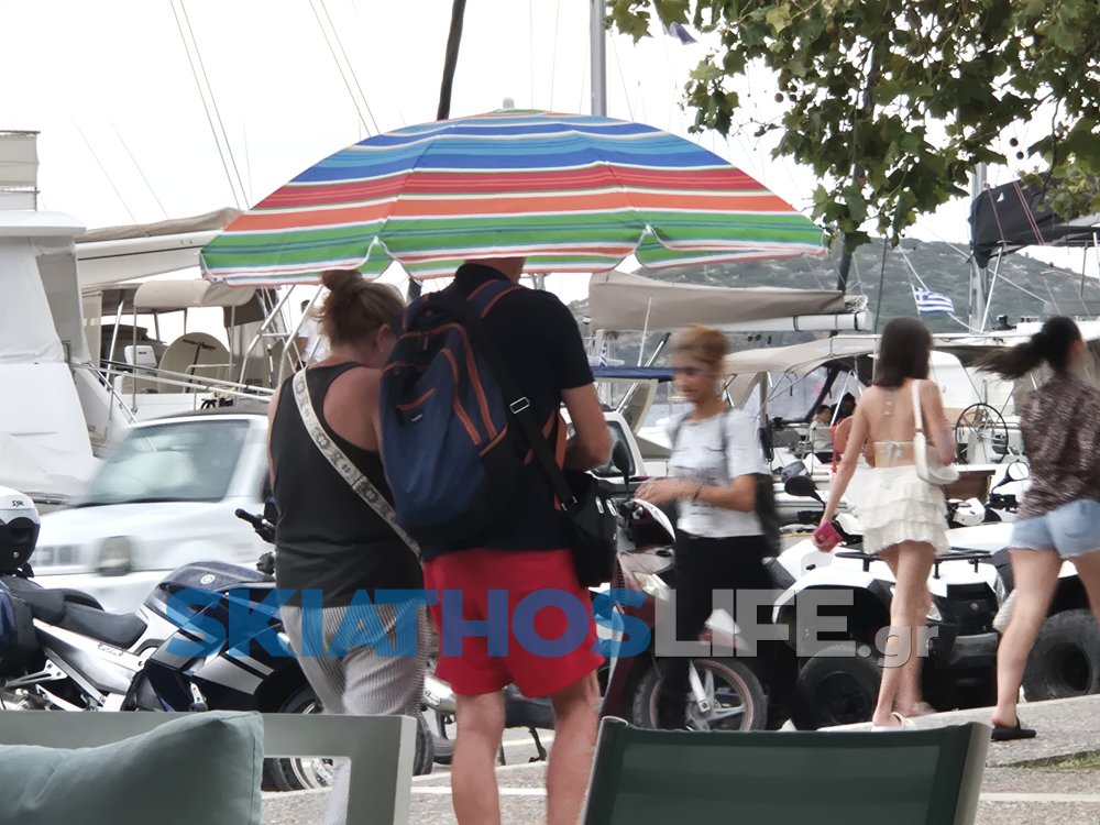 Η κακοκαιρία «χτυπά» τη Σκιάθο: Ακυρώθηκαν δύο πτήσεις – Με δυσκολία δένουν τα πλοία στο λιμάνι του νησιού (video)