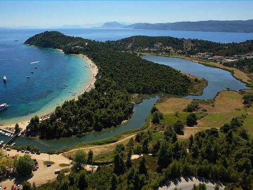 Καταγγελία για σοβαρές ελλείψεις στις Κουκουναριές – Ζητείται άμεση παρέμβαση για την ασφάλεια, την προσβασιμότητα και τη δημόσια υγεία