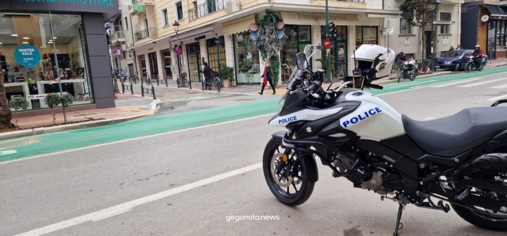 Απίστευτο επεισόδιο στον Βόλο – “Πιάστηκαν” στα χέρια στην Ερμού και ο ένας έβγαλε μπαλτά  