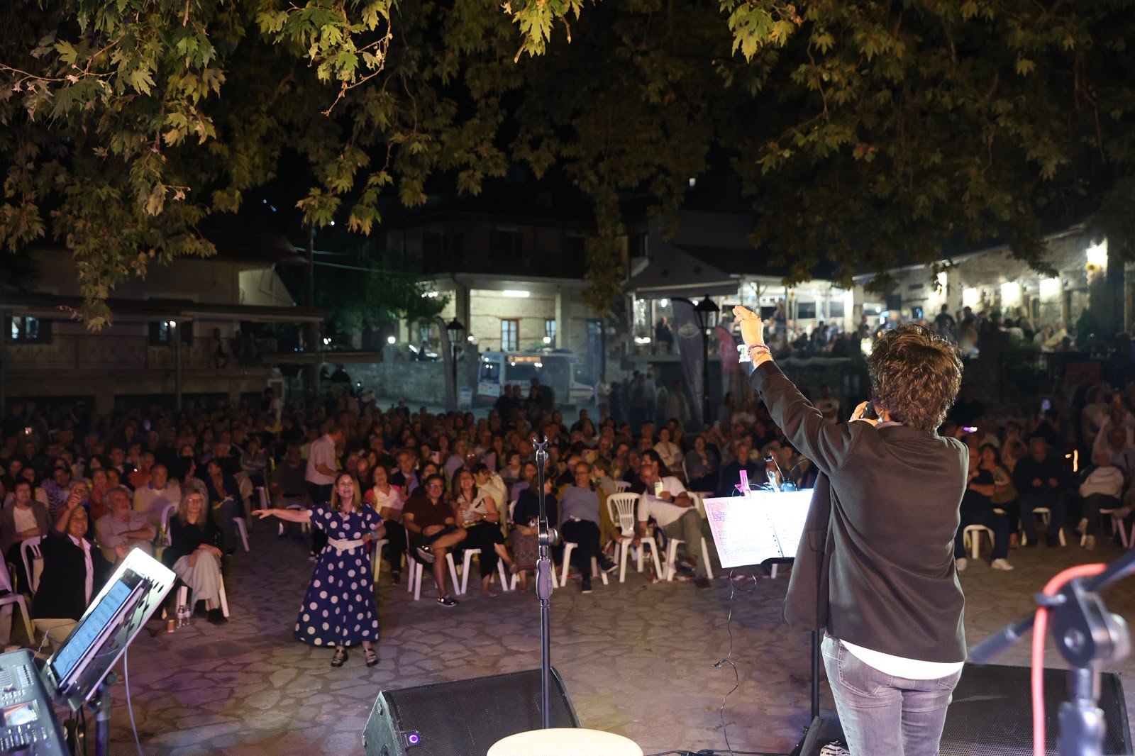 «Μαγική» μουσική συνάντηση στον Ελληνόπυργο Μουζακίου με τις Αναστασία Μουτσάτσου και Φωτεινή Βελεσιώτου