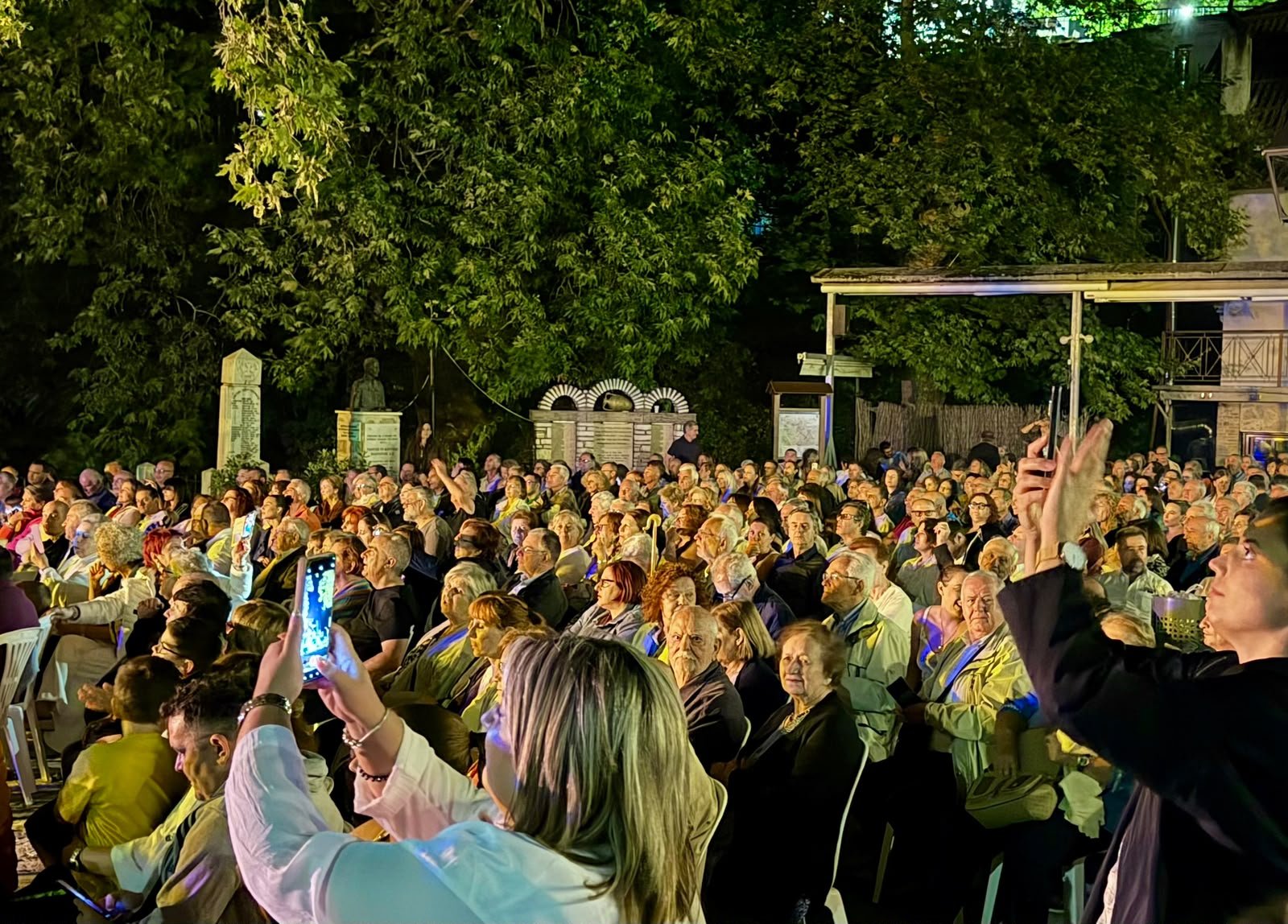 «Μαγική» μουσική συνάντηση στον Ελληνόπυργο Μουζακίου με τις Αναστασία Μουτσάτσου και Φωτεινή Βελεσιώτου