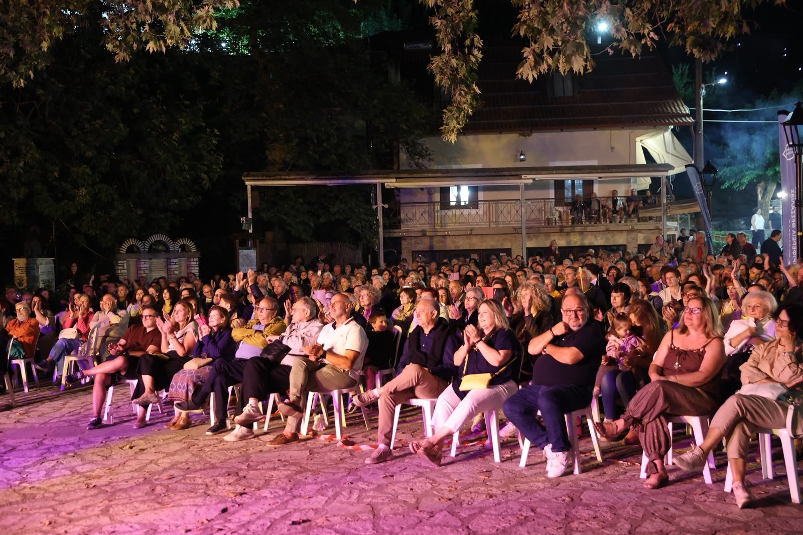 «Μαγική» μουσική συνάντηση στον Ελληνόπυργο Μουζακίου με τις Αναστασία Μουτσάτσου και Φωτεινή Βελεσιώτου
