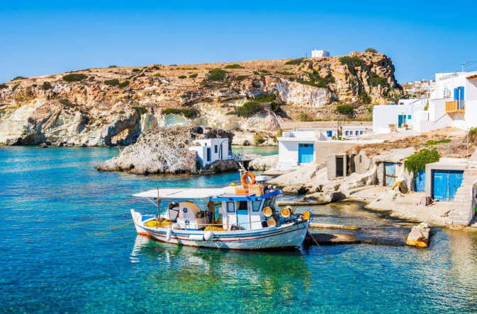 Διακοπές στις Κυκλάδες: από τη Σαντορίνη στη Μύκονο και στα νησιά που αξίζει να γνωρίσετε