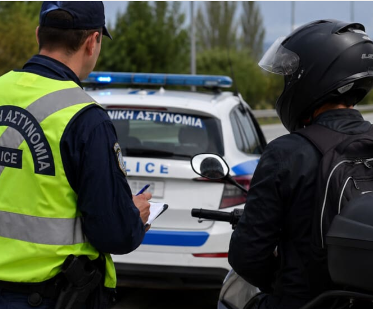 Ρόδος: Έγραψαν 80χρονη για κράνος – «Το πρόστιμο αντιστοιχεί στη μισή τους σύνταξη και σε 12 θεραπείες μου»