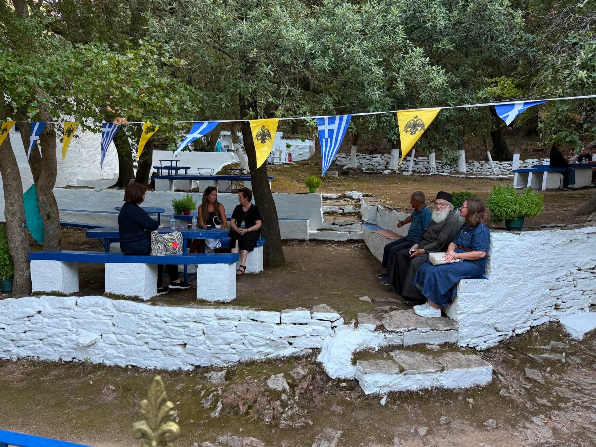 «Δεύτε ανυμνήσωμεν λαοί, την Παναγίαν Παρθένον αγνήν…» | φωτογραφίες από το εξωκλήσει στην Παναγίτσα Πυργί - Καρδάση