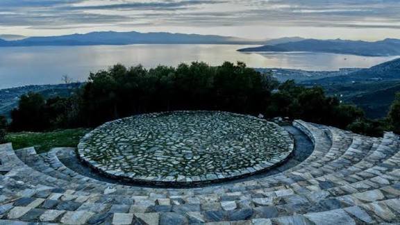 Η Ευανθία Ρεμπούτσικα στο θέατρο Αλώνι στο Πήλιο