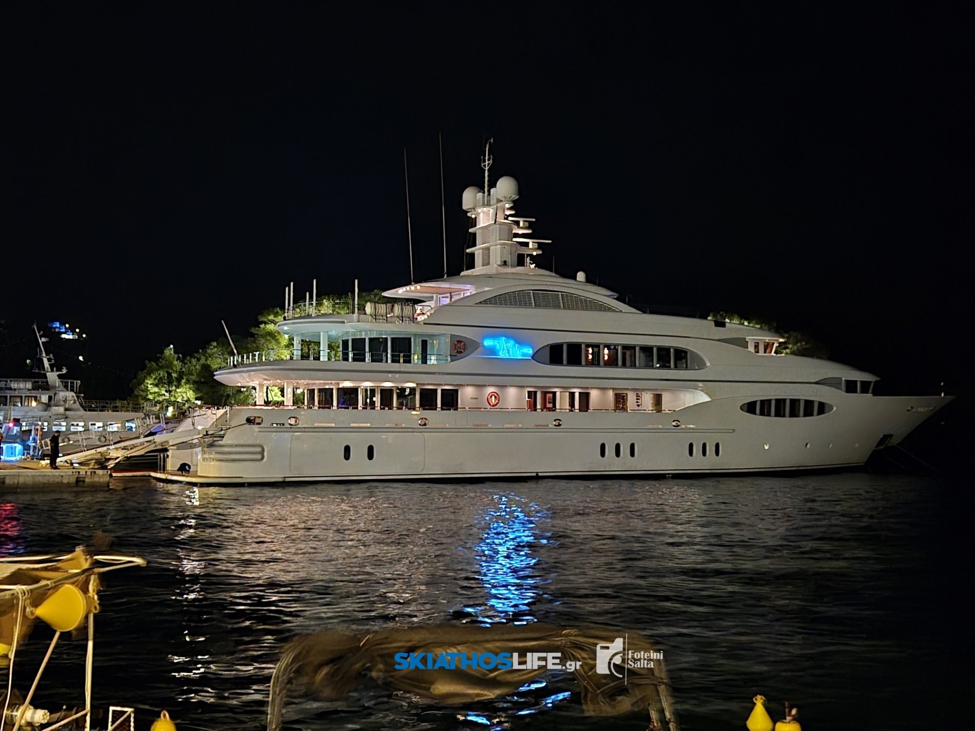 - ΑΠΟΚΛΕΙΣΤΙΚΟ - Στη Σκιάθο το εντυπωσιακό superyacht VIVE LA VIE – Το πλωτό παλάτι των 60 μέτρων