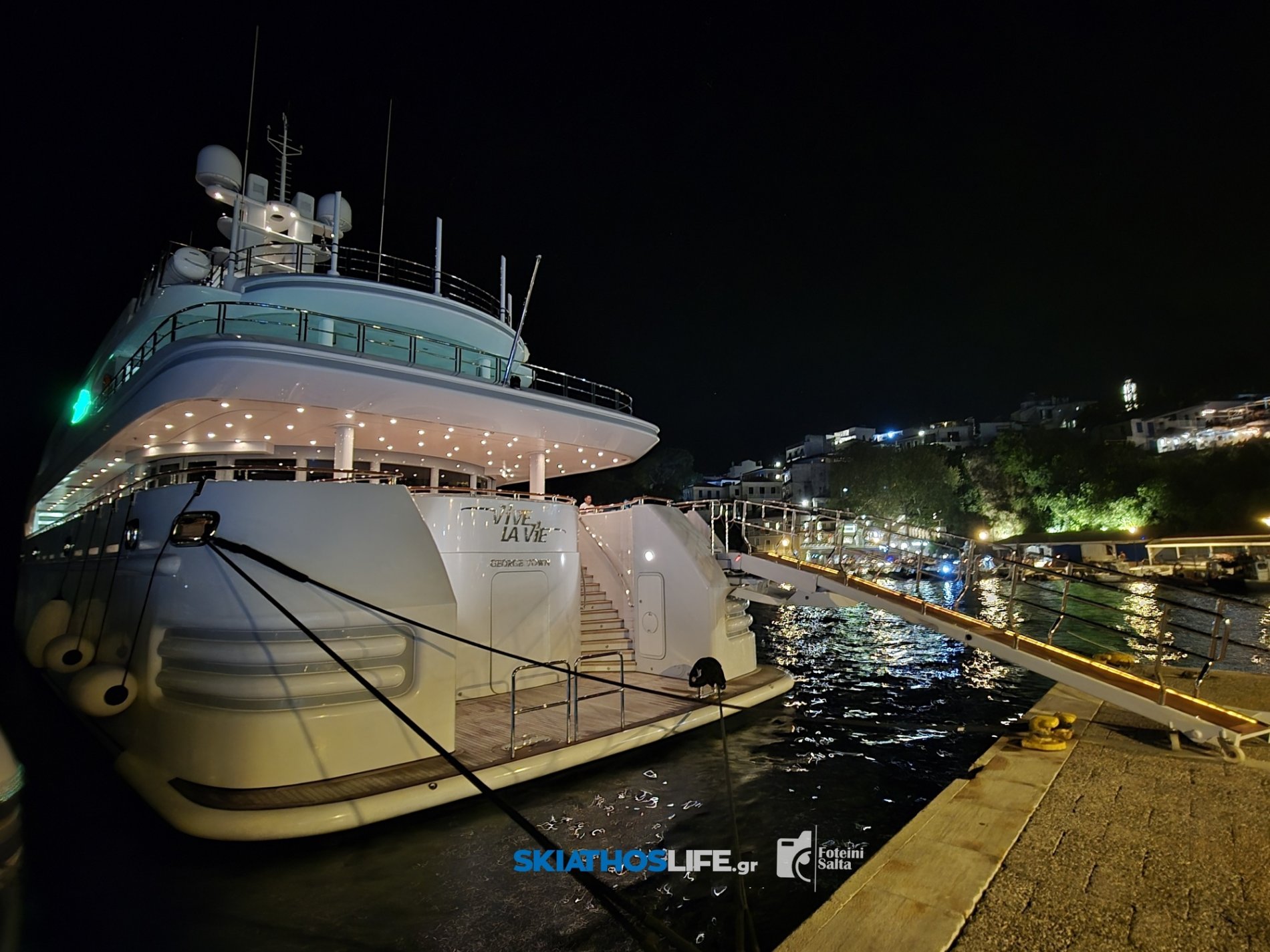 - ΑΠΟΚΛΕΙΣΤΙΚΟ - Στη Σκιάθο το εντυπωσιακό superyacht VIVE LA VIE – Το πλωτό παλάτι των 60 μέτρων