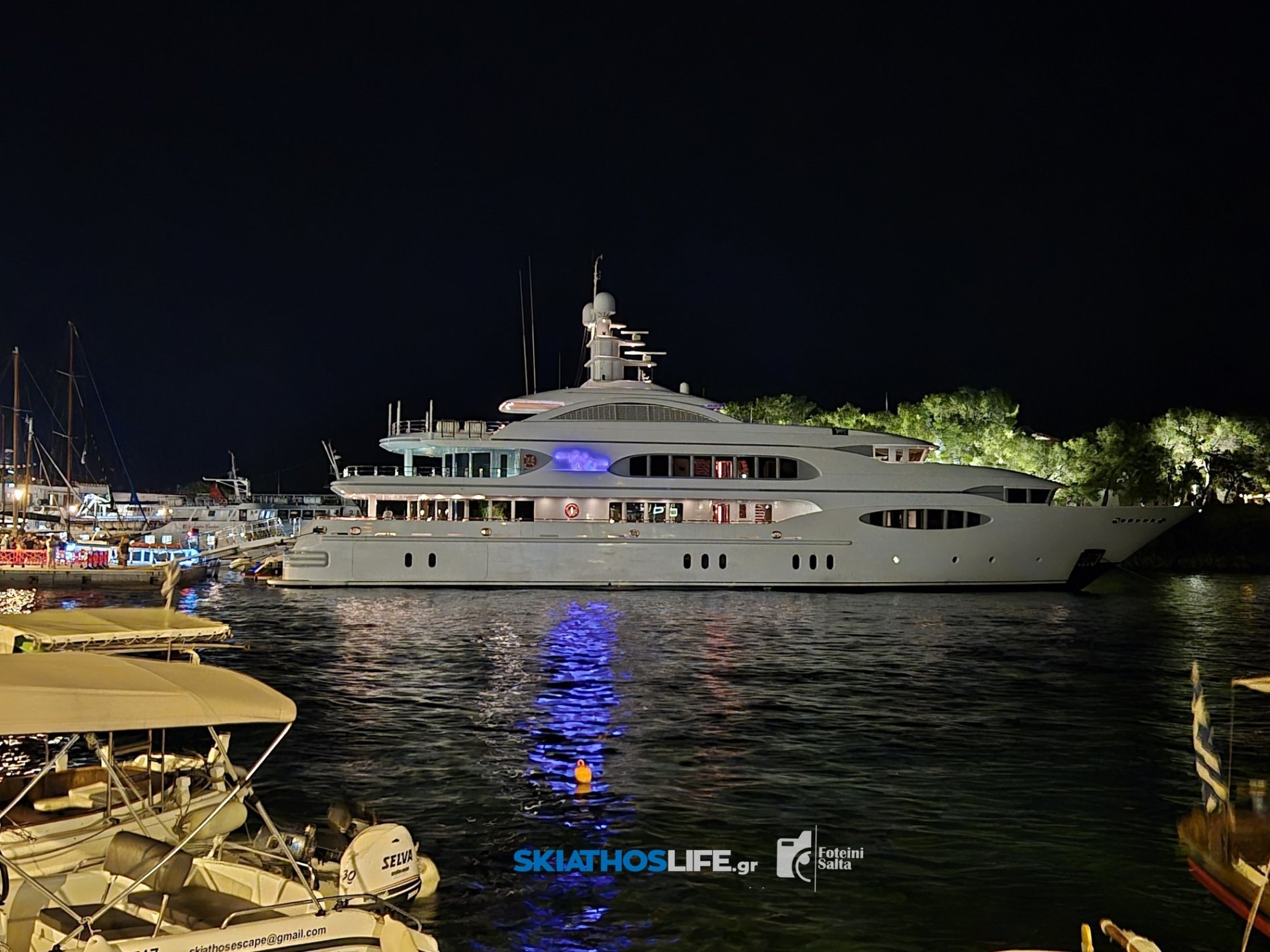 - ΑΠΟΚΛΕΙΣΤΙΚΟ - Στη Σκιάθο το εντυπωσιακό superyacht VIVE LA VIE – Το πλωτό παλάτι των 60 μέτρων