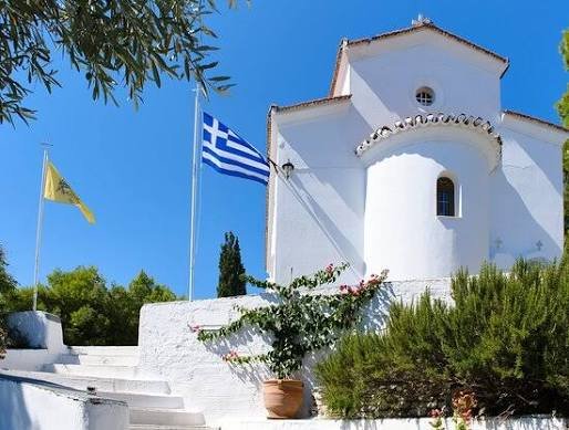 Σκιάθος: Πανηγυρίζει το εξωκλήσι του Αγίου Φανουρίου 