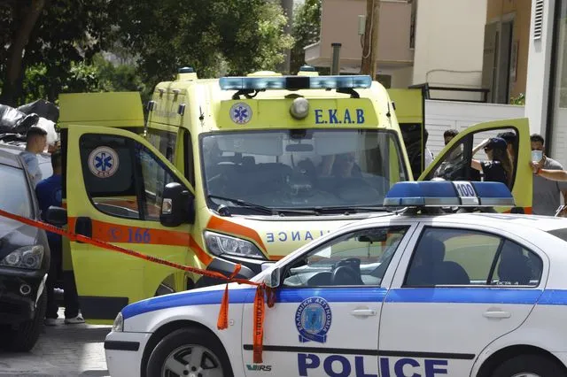 Τραγωδία στη Λ. Φυλής: Νεκρή 17χρονη – Αυτοκίνητο με πέντε νέους προσέκρουσε σε κολώνα