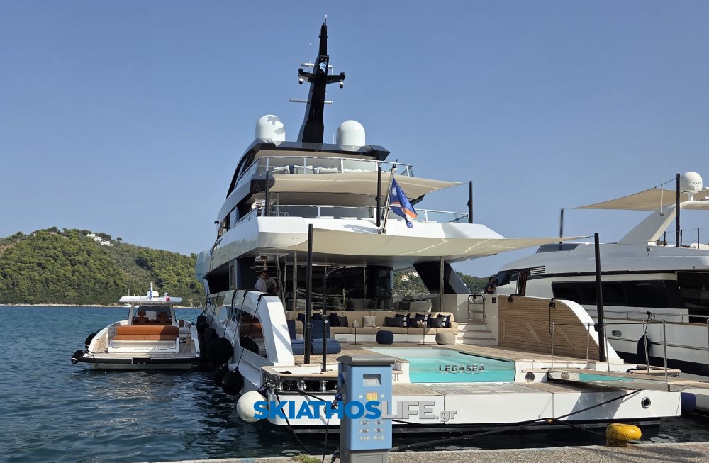 Στη Σκιάθο το εντυπωσιακό superyacht LEGASEA – Το πλωτό «παλάτι» των 50 μέτρων