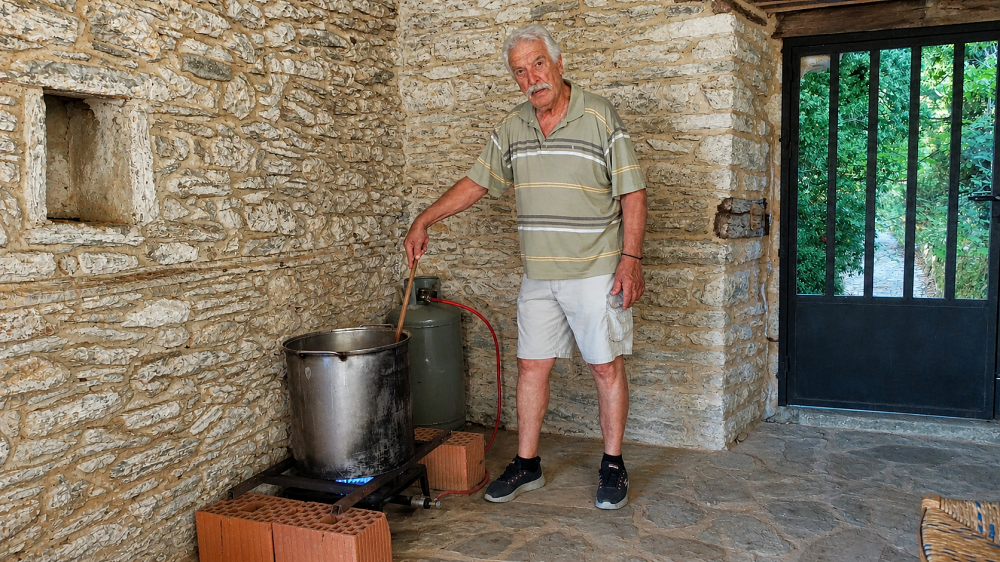 Αναβίωσε και φέτος στον Άγιο Γεώργιο Νηλείας το έθιμο της παραδοσιακής φάβας