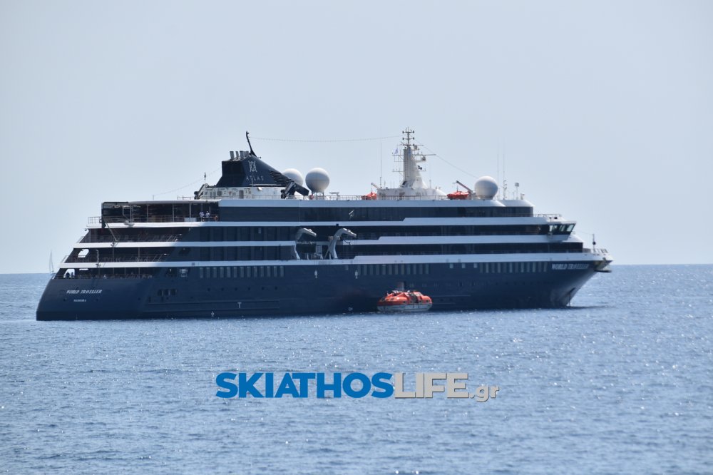 Στη Σκιάθο το πολυτελές «World Traveller» με 200 επιβάτες