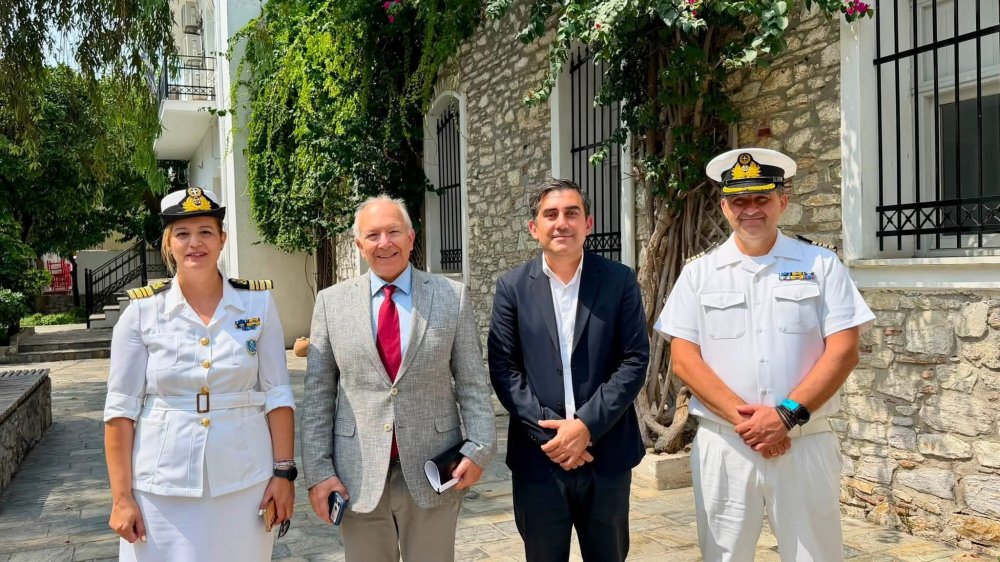 Iδιαίτερη έμφαση στο Master Plan του λιμένα Σκιάθου δόθηκε κατά τη συνάντηση του Υφυπουργού Ναυτιλίας & Νησιωτικής Πολιτικής κ. Στέφανου Γκίκα και του Δημάρχου Σκιάθου Θοδωρή Τζούμα 