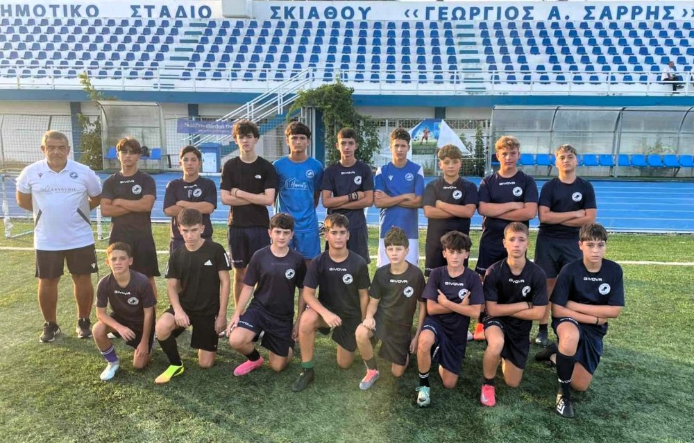 Μάκης Πούλος στην Κ15 του ΑΟ Σκιάθου: «Πρώτα καλοί μαθητές και μετά καλοί ποδοσφαιριστές!»