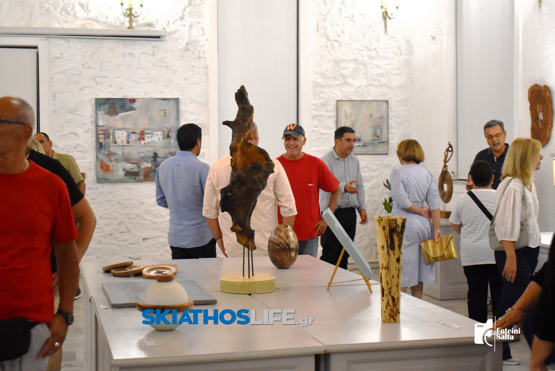 «Ό,τι αφήνει ο χρόνος»: Με πλήθος κόσμου άνοιξε η έκθεση της Ηλιάνας Παλόγου και του Κώστα Ζούχα στο Μπούρτζι (φωτ-video)