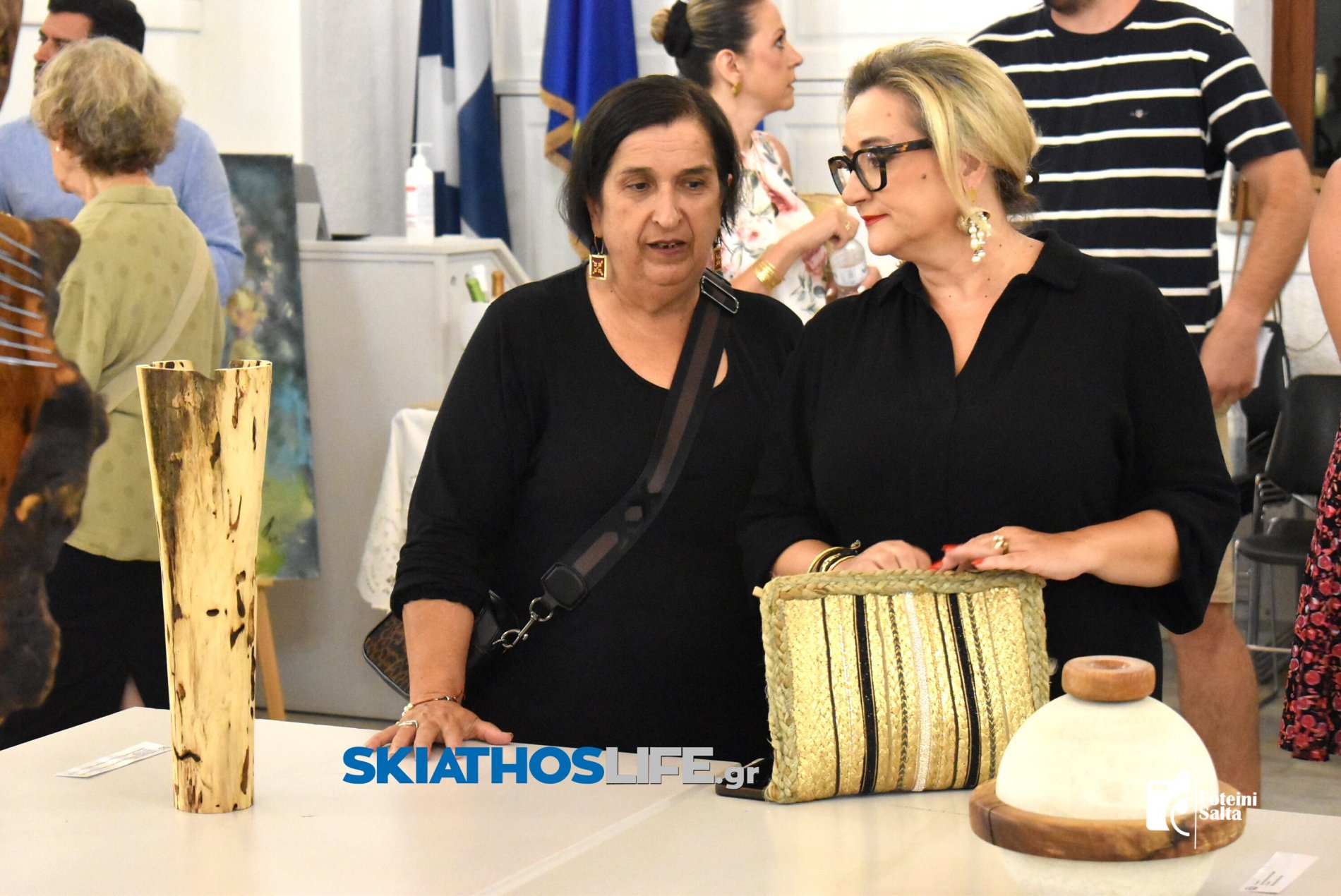 «Ό,τι αφήνει ο χρόνος»: Με πλήθος κόσμου άνοιξε η έκθεση της Ηλιάνας Παλόγου και του Κώστα Ζούχα στο Μπούρτζι (φωτ-video)