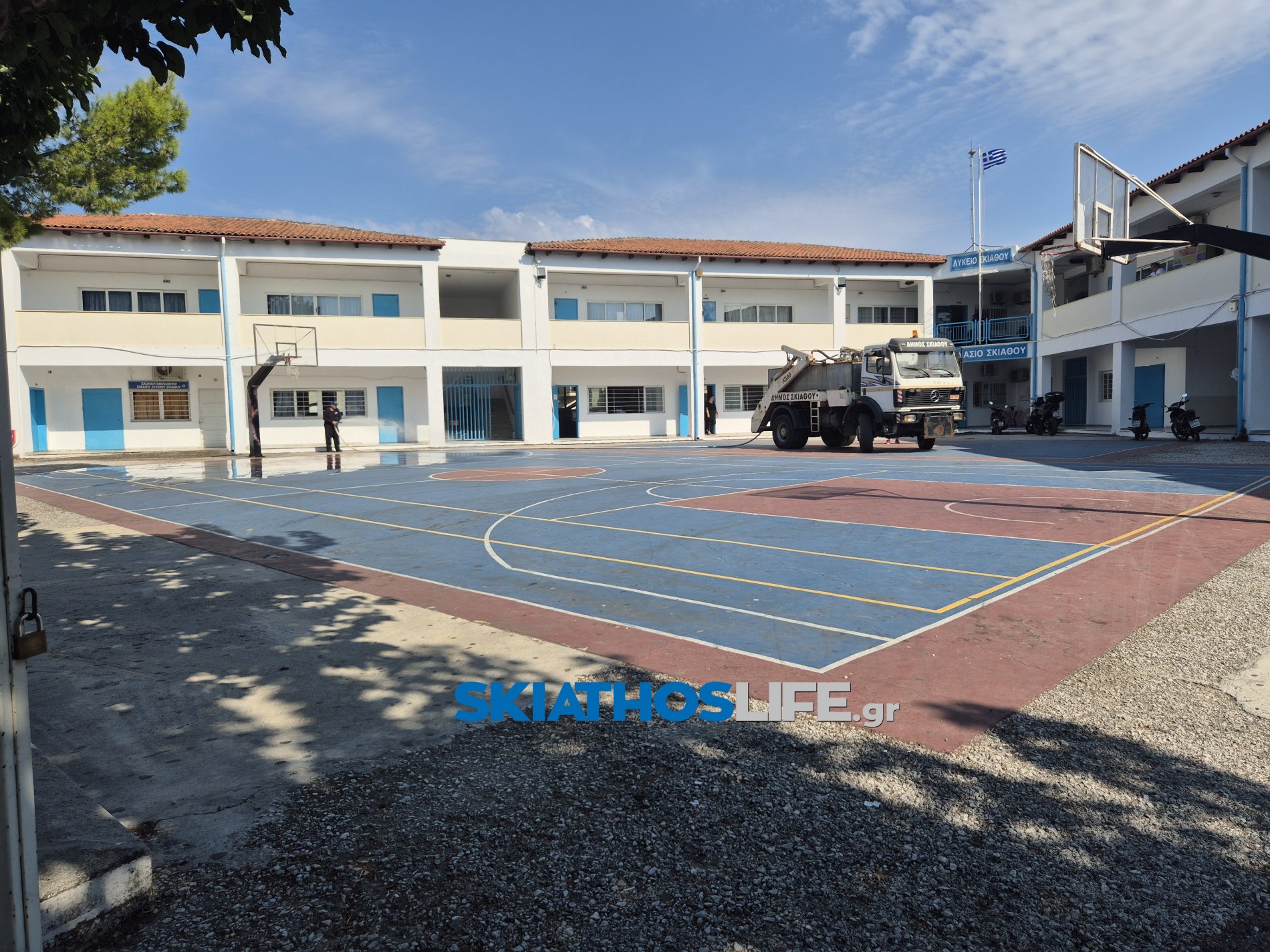 ΣΧΟΛΕΙΑ : Προετοιμασίες για το πρώτο Κουδούνι | Οι ώρες των Αγιασμών