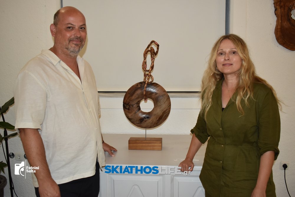 ΣΚΙΑΘΟΣ: Παράταση έως τις 12 Σεπτεμβρίου για την έκθεση «Ό,τι αφήνει ο χρόνος» – Η μεγάλη επισκεψιμότητα αλλάζει τον προγραμματισμό | English Version