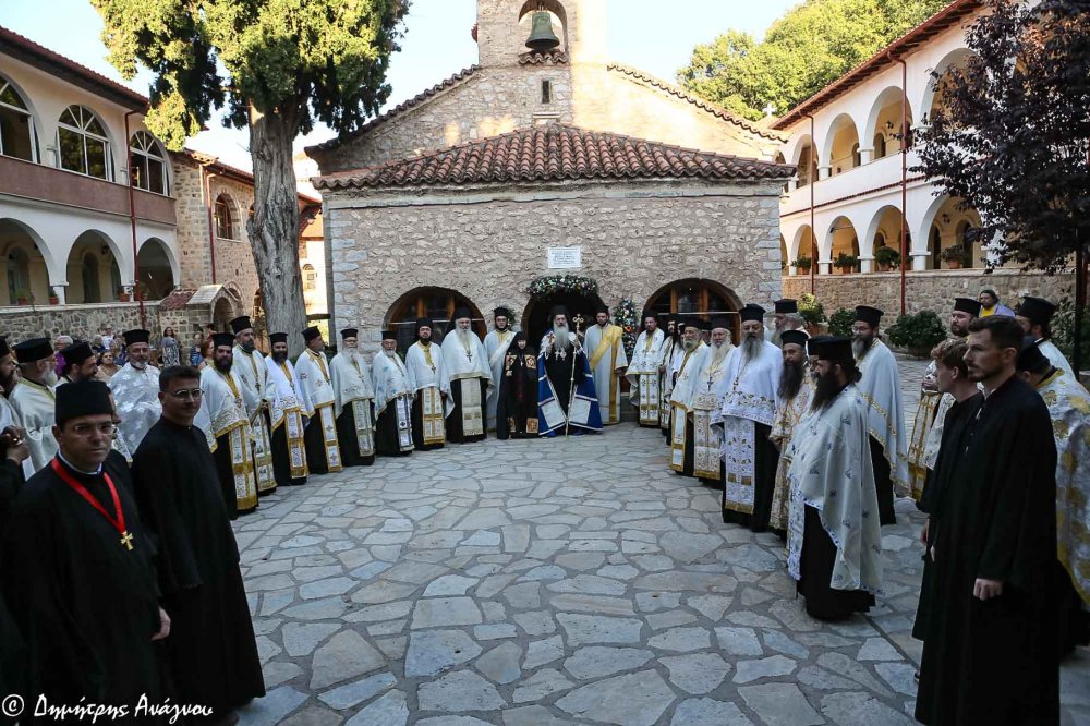 Πανηγυρικός Εσπερινός με χιλιάδες πιστούς στην Ι.Μ. Δαμάστας (φωτο)