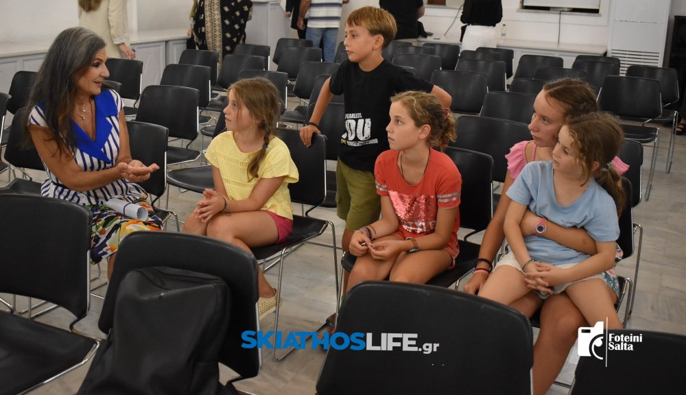 83 χρόνια μετά, τα παιδιά ρωτούν για τον «Κατσώνη» – Η πιο συγκινητική στιγμή της εκδήλωσης