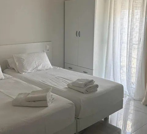 ΣΚΙΑΘΟΣ : Eνοικιάζεται στούντιο στο κέντρο του νησιού