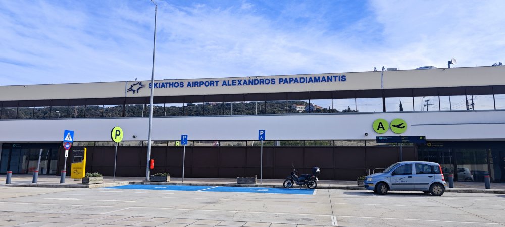 SKIATHOS AIRPORT : A Bit of Perspective, Please... | Λίγη κατανόηση και μια πιο ψύχραιμη ματιά… 