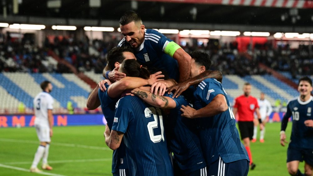 Απίθανη η Εθνική νίκησε 1-2 τη Σερβία με γκολ του Δουβίκα στο 95’