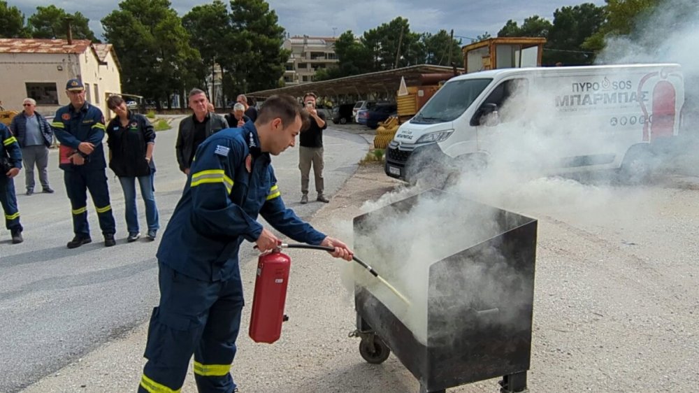 Εκπαίδευση στην πράξη για την πυρασφάλεια στην Περιφέρεια Θεσσαλίας (φωτο)