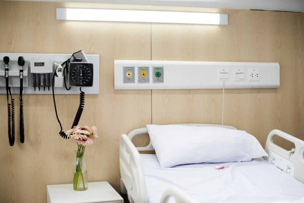 Μια πρωινή βάρδια στον θάλαμο: τι κάνει στην πράξη ο βοηθός νοσηλευτή