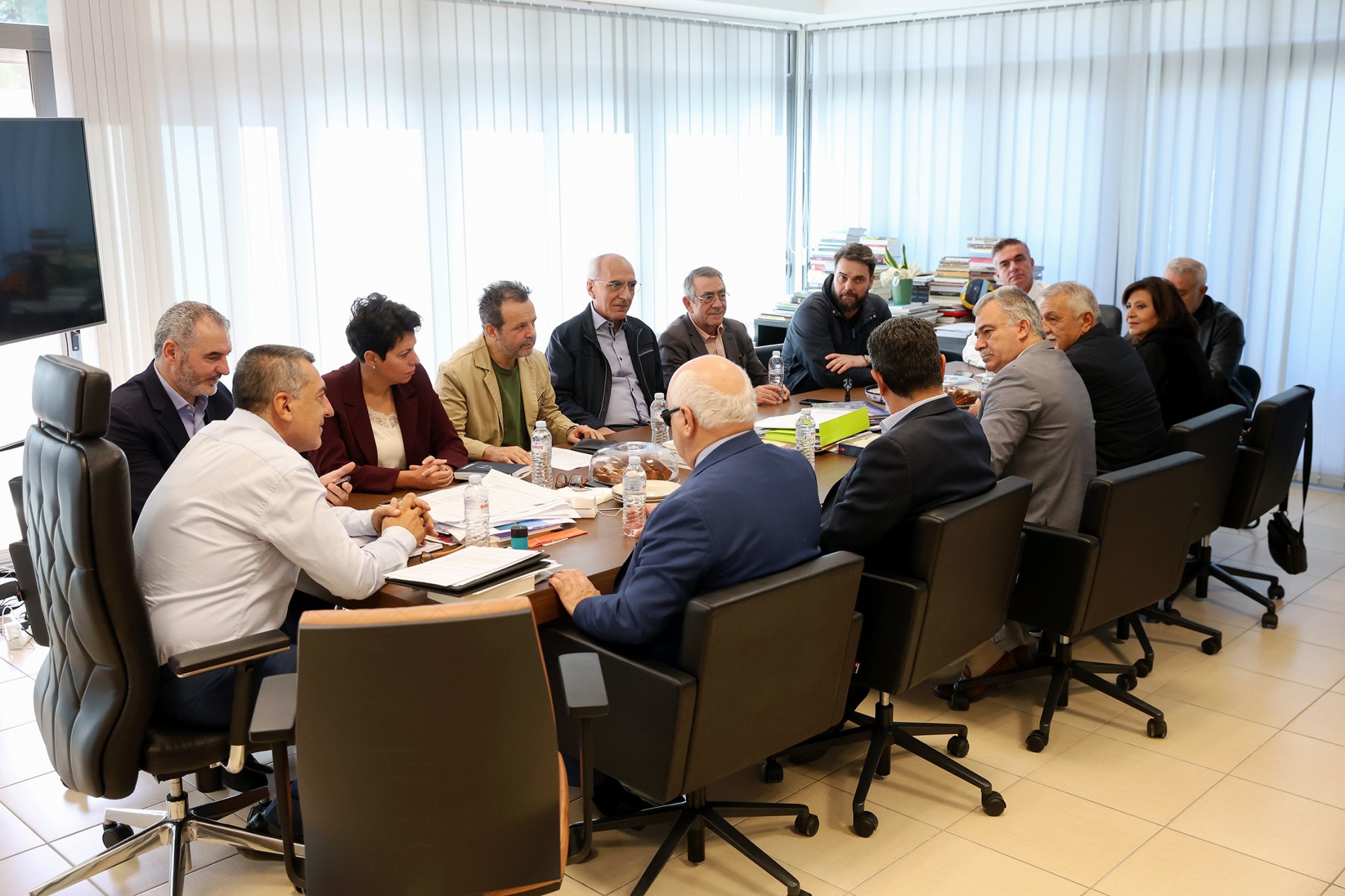 Συνάντηση του Περιφερειάρχη Θεσσαλίας Δημήτρη Κουρέτα με κλιμάκιο του ΠΑΣΟΚ – Κινήματος Αλλαγής (φωτο)