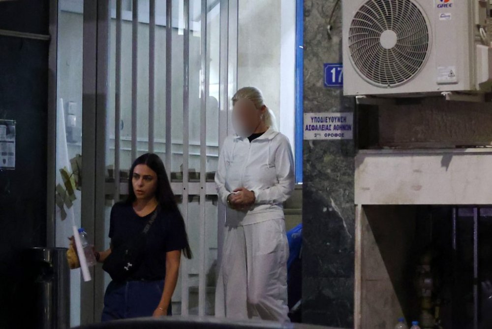 Υπόθεση Μαζωνάκη: «Μίλησαν» τα κινητά της γιατρού και των εργαζομένων – Τι αναζητούν οι Αρχές στο τηλέφωνο του τραγουδιστή