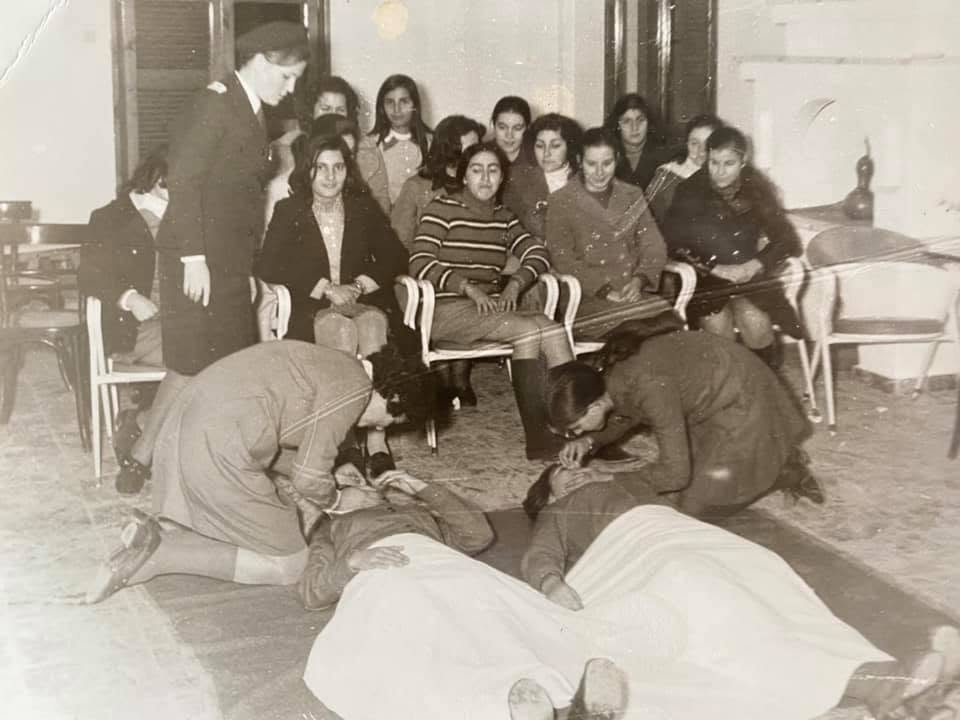 Σκιάθος 1973: Μαθήματα ανθρωπιάς στη Λέσχη των Προσκόπων 