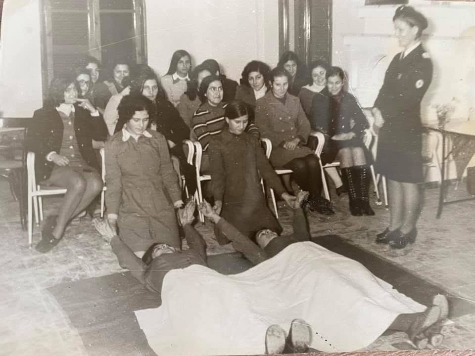 Σκιάθος 1973: Μαθήματα ανθρωπιάς στη Λέσχη των Προσκόπων