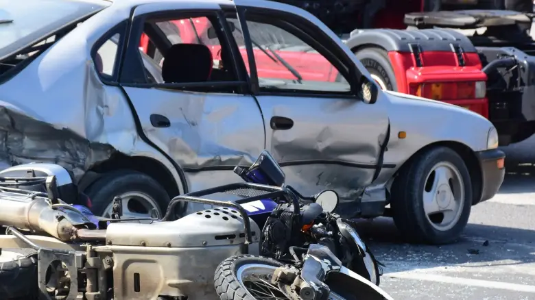 Κατέληξαν οι δύο τραυματίες μετά το τροχαίο με μηχανή τα ξημερώματα στη Θηβών