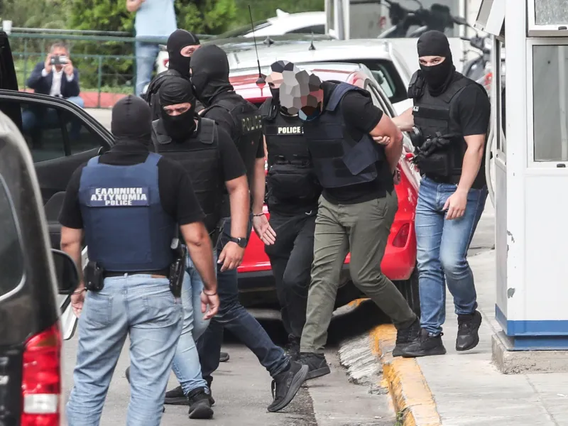 «Ανθρωποκτονία στο πλαίσιο τρομοκρατικών πράξεων»: Συμπληρωματική ποινική δίωξη στους 3 κατηγορούμενους για τη Marfin 
