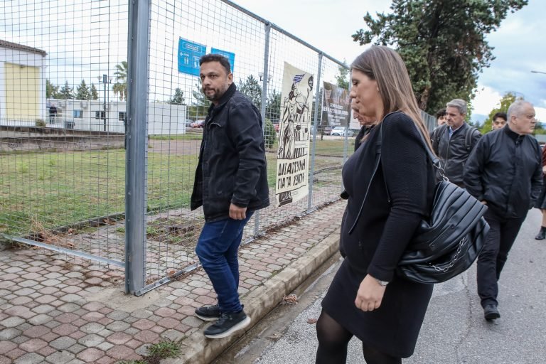 Δίκη για τα Τέμπη, Ρούτσι: «Εμείς βρίσκουμε στοιχεία και παλεύουμε, δεν ήρθε ένας να μας πει μια συγγνώμη – Λίγη ανθρωπιά δεν υπάρχει» 