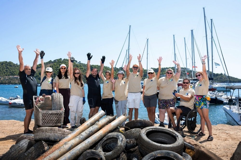 Plastic Free Greece 2026: Σκιάθος | Aπό τον βυθό της μαρίνας Σκιάθου ανασύρθηκαν 486 κιλά σκουπιδιών