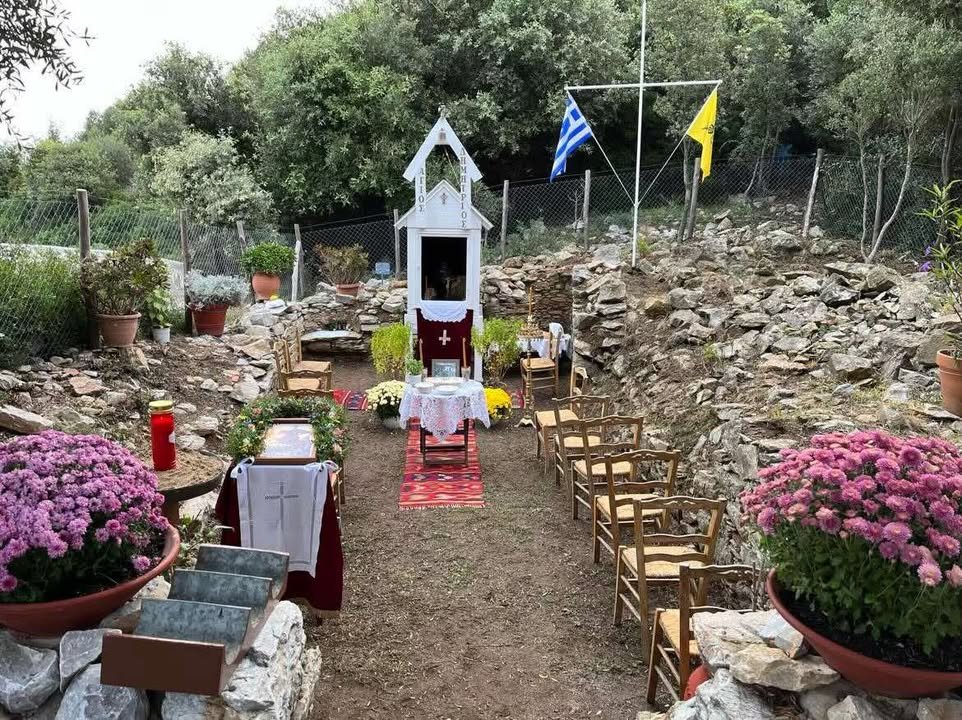 Σκιάθος: Θεία Λειτουργία και Μνημόσυνο στον Άγιο Δημήτριο, έξω από το Κάστρο