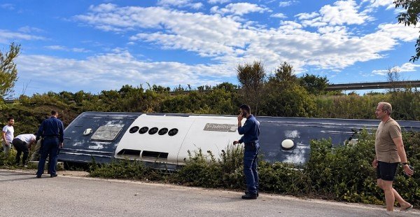 Σοκαριστικό τροχαίο με λεωφορείο του Πολεμικού Ναυτικού - 13 τραυματίες 