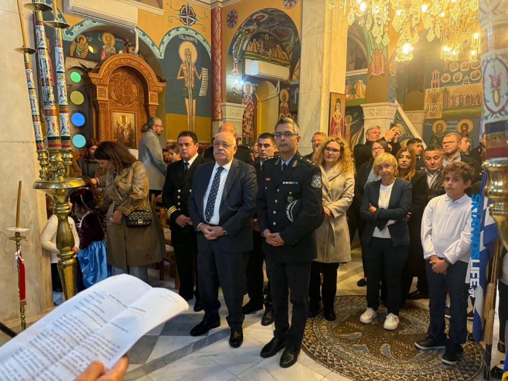 ΣΚΟΠΕΛΟΣ : Εντός του Αγίου Νικολάου η δοξολογία και η Κατάθεση Στεφάνων