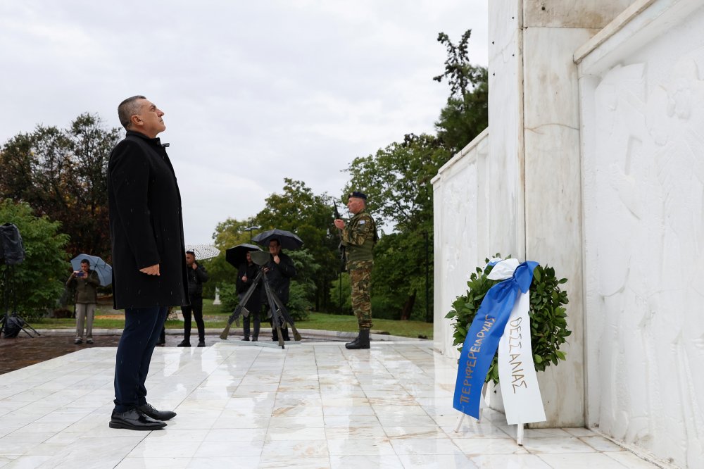 Ο Δημήτρης Κουρέτας στην παρέλαση της 28ης Οκτωβρίου στη Λάρισα: «Τιμούμε όσους έδωσαν τη ζωή τους για την πατρίδα»