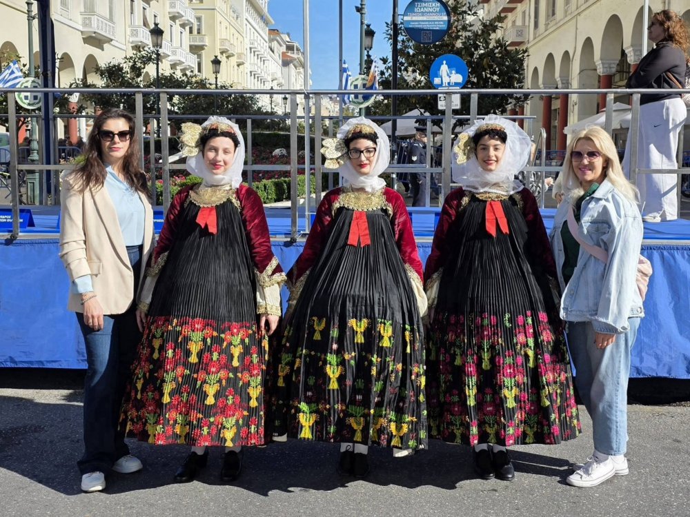 Το Λύκειο Ελληνίδων Θεσσαλονίκης συμμετείχε στη μαθητική παρέλαση με την παραδοσιακή φορεσιά της Σκοπέλου